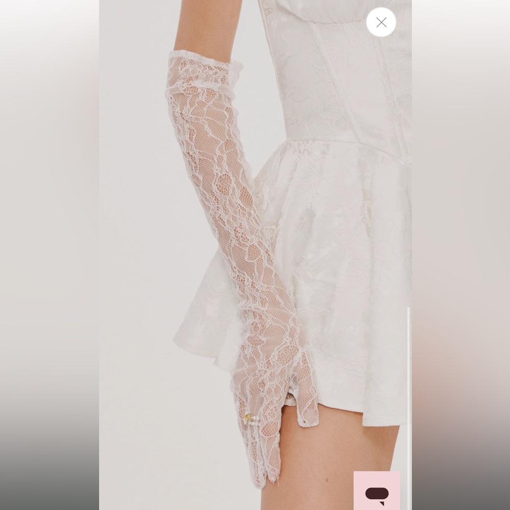 Nana Jacqueline white lace opera gloves